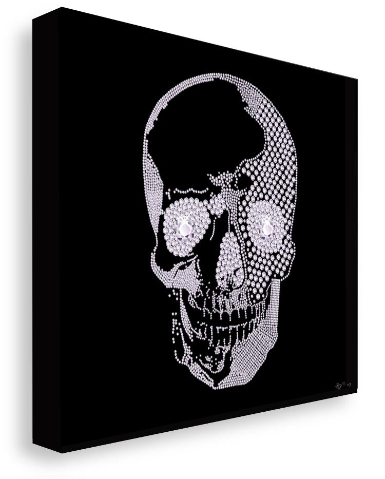 Immortal – how long does human life last in comparison to the life of a diamond? This piece of art shows the artist's interpretation of lasting life and beauty.